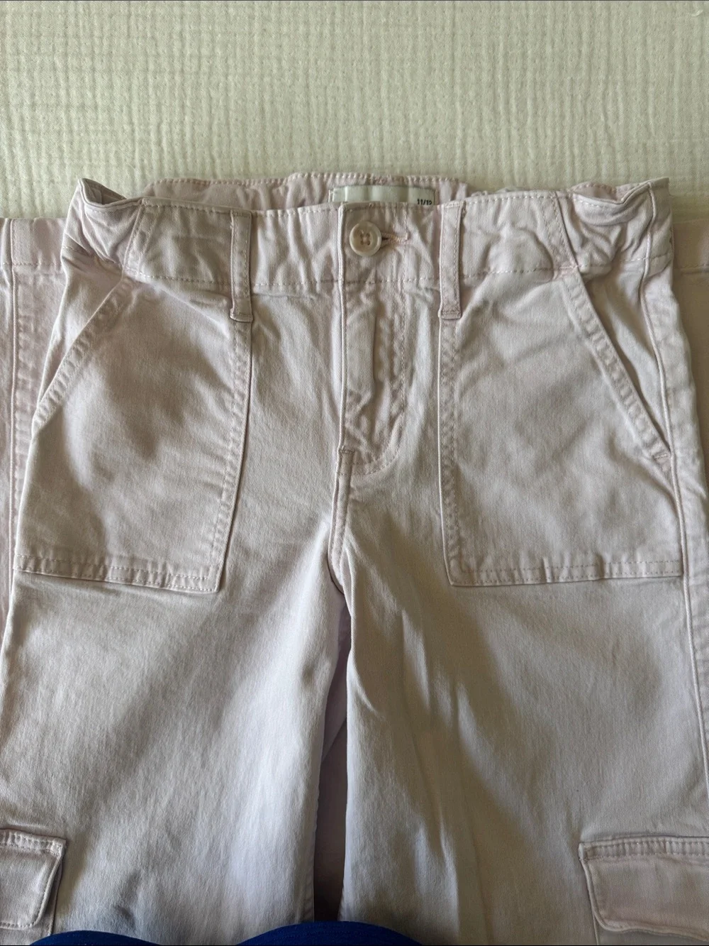 Abercrombie kids Girls Pale Pink Wide Leg Cargo Pants. Size 11/12 Long. Like new